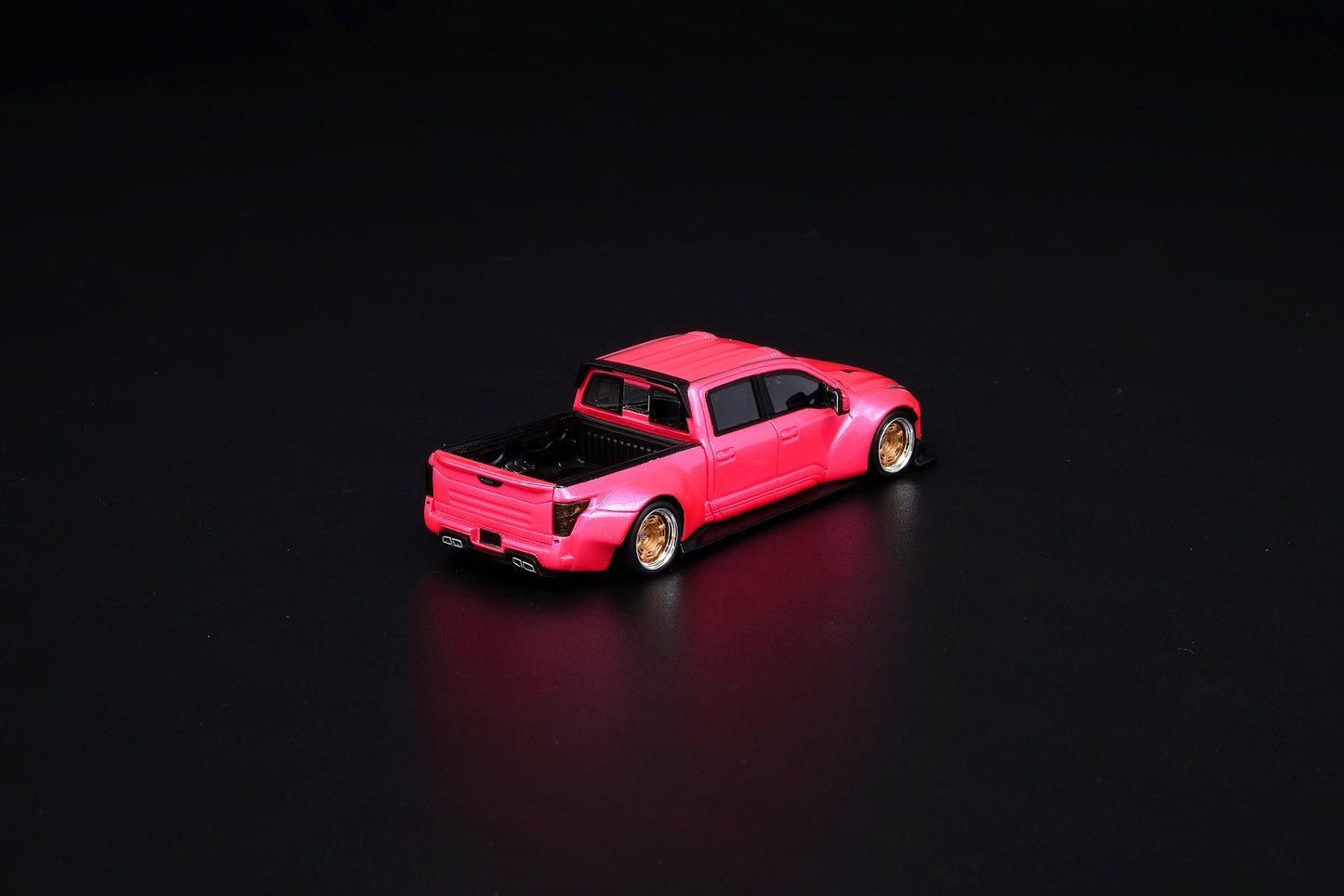 1/64 Nissian Godzilla Pick Up Truck - Pink