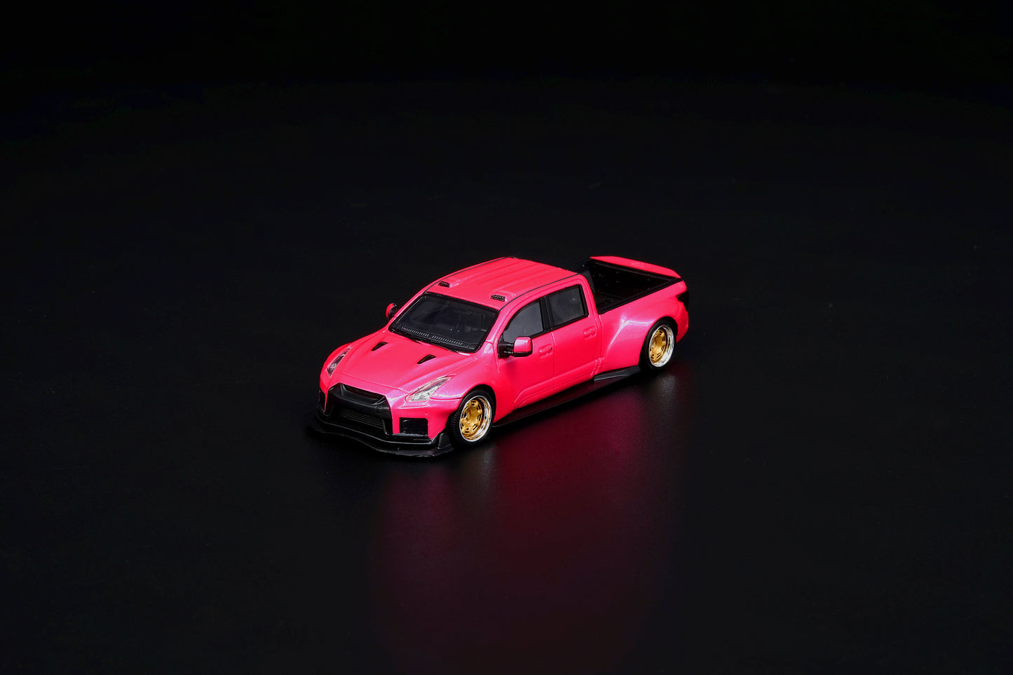 1/64 Nissian Godzilla Pick Up Truck - Pink